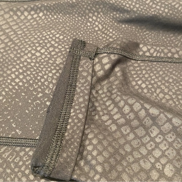GAPFITS SNAKESKIN LEGGINGS BLACK WOMEMS HIGH-RISE SIZE MEDIUM - Picture 6 of 12